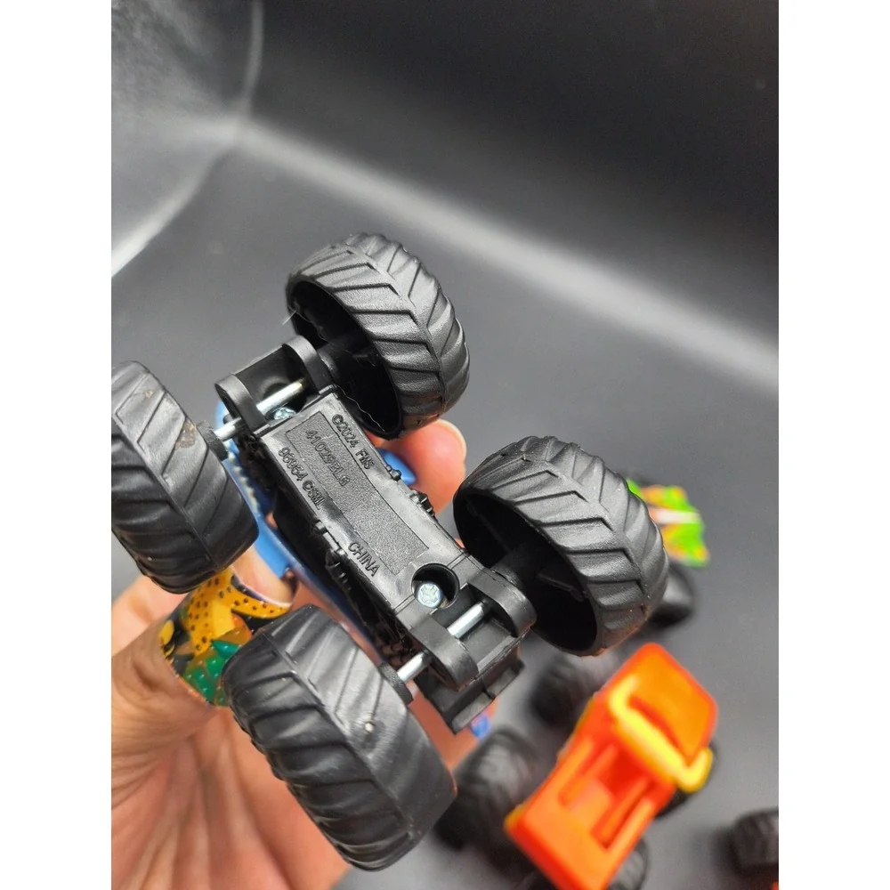 4-Spin Master Monster Jam 1:87 Scale Mini Collectible Monster Trucks 2024